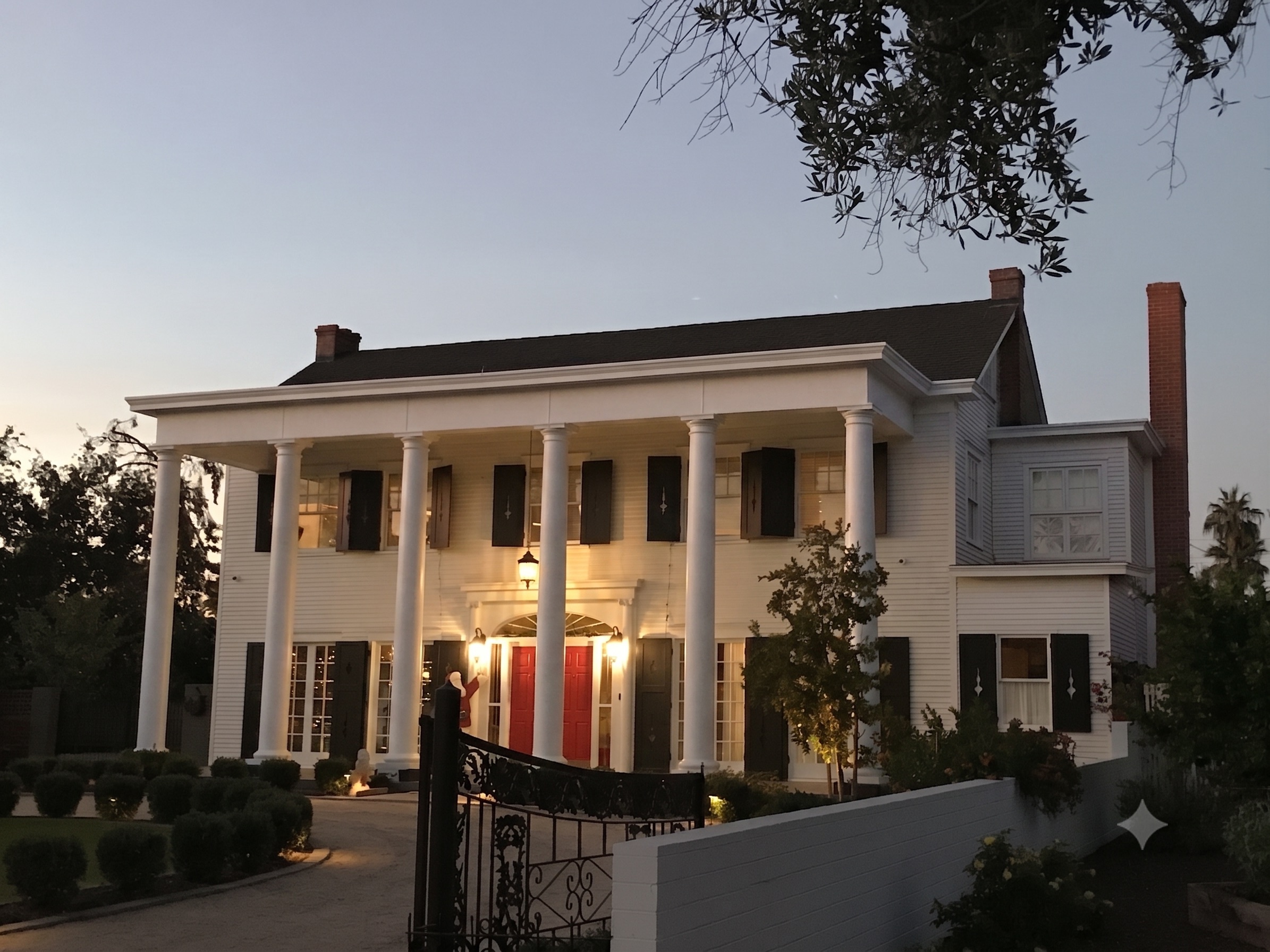 The same Phoenix colonial home at dusk before Christmas light installation, undecorated