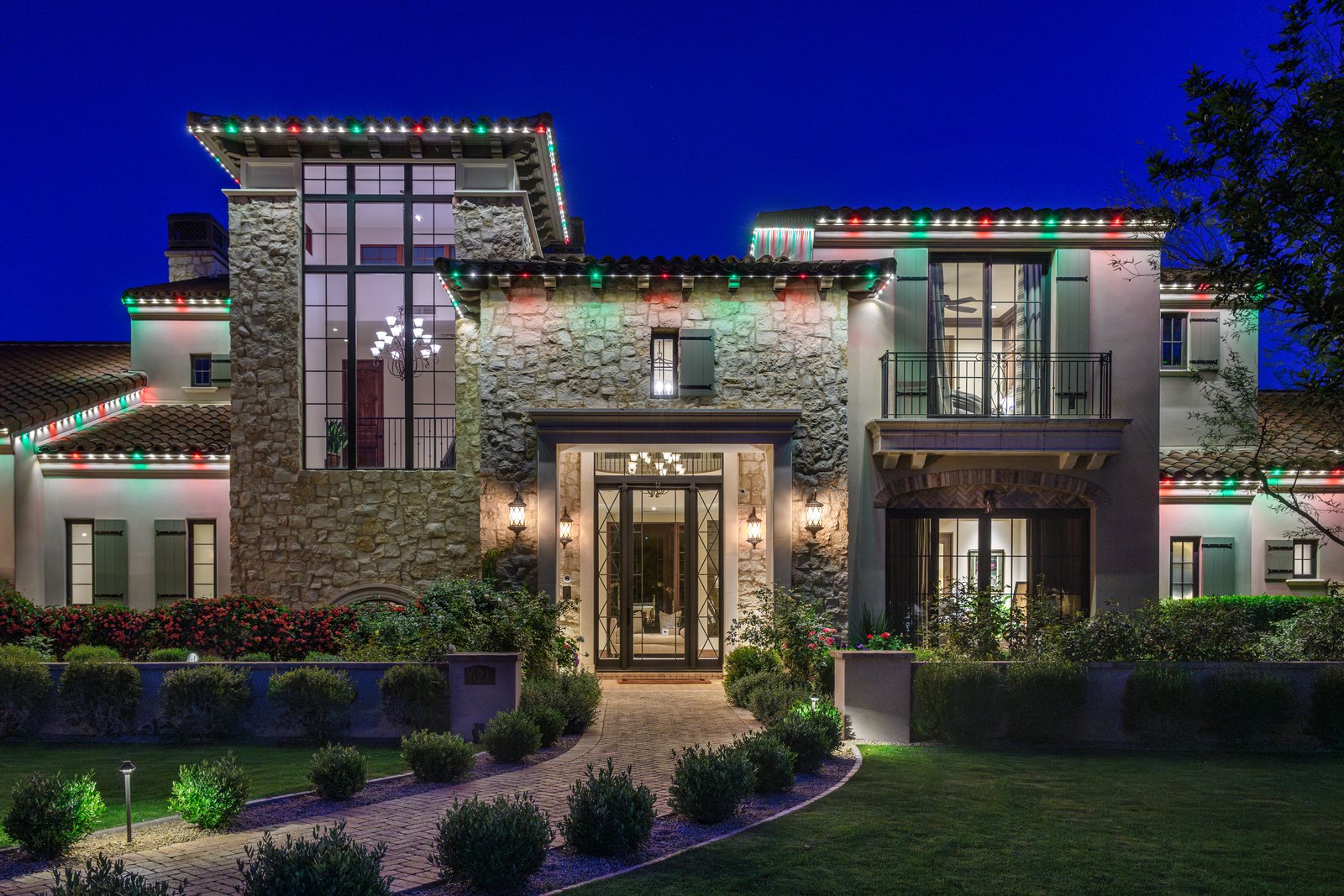 Phoenix home lit with Gemstone permanent trim lighting at night